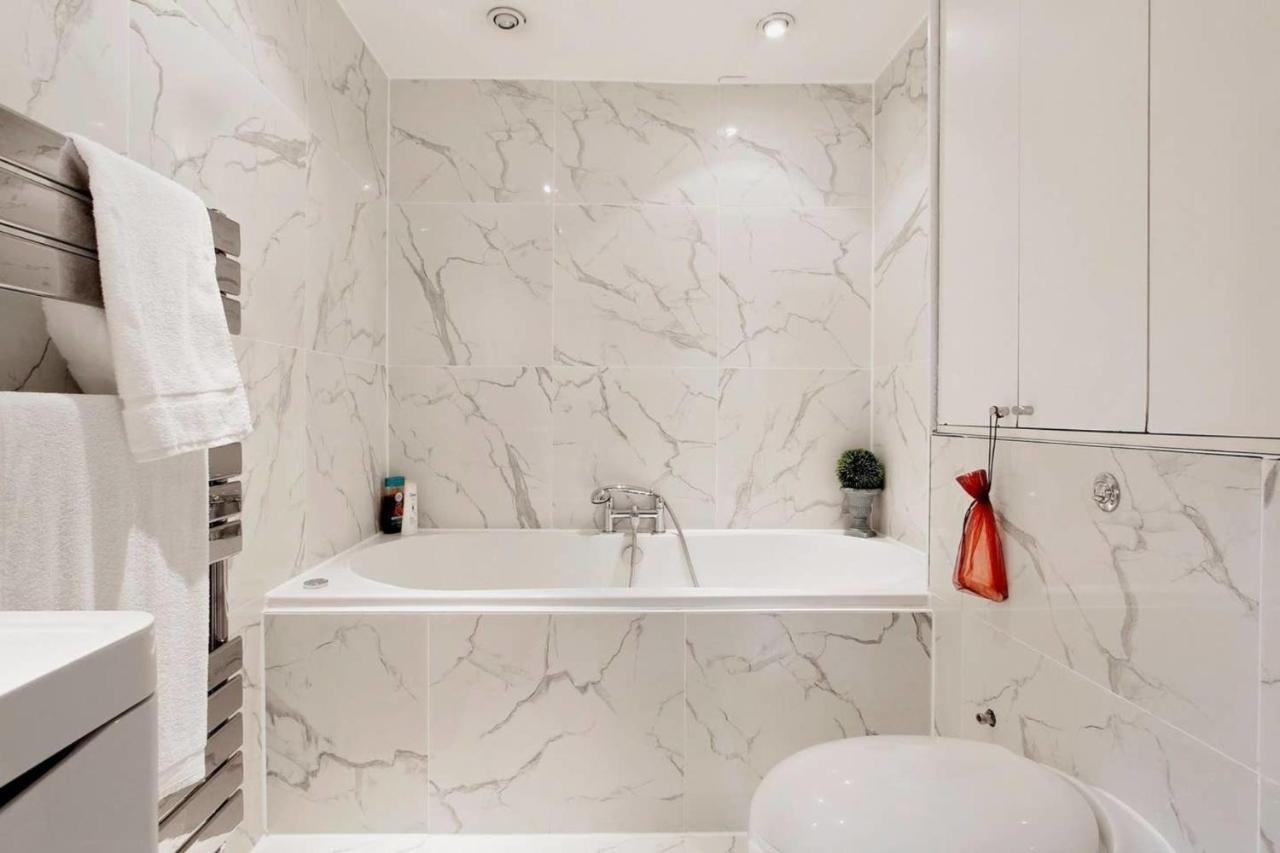 Apartment Overlooking Hyde Park London